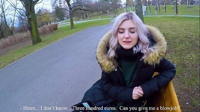 Slikt het hete sperma van een vreemde voor geld - blowjob in het park door Eva Elfie